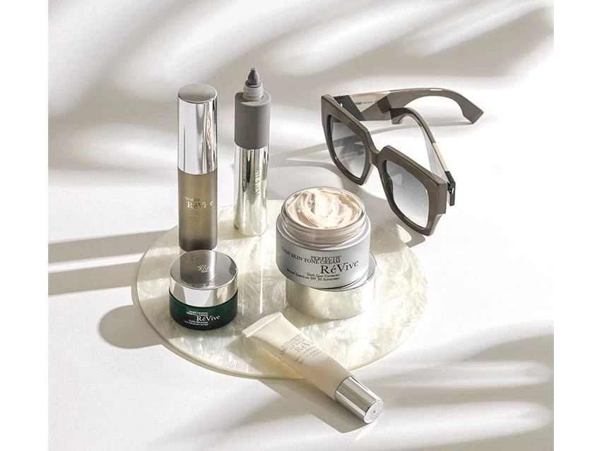 RéVive Skincare Intensite Moisturizing Lip Balm Luxe Conditioner 7 RéVive Skincare Intensite Moisturizing Lip Balm Luxe Conditioner - Image 5