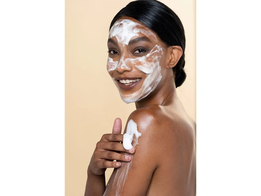 Makari Exclusive Exfoliating Soap 5 Makari Exclusive Exfoliating Soap - Image 3