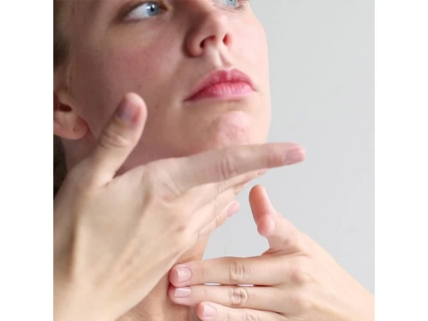 Bioelements V-Neck Smoothing Creme 5 Bioelements V-Neck Smoothing Creme - Image 3