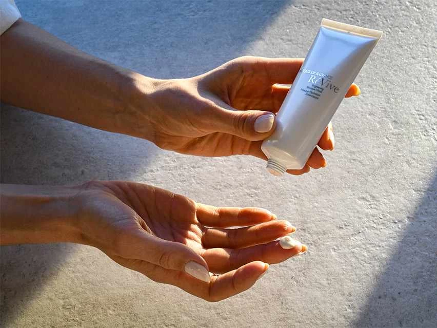 RéVive Skincare Masque Des Radiance Brightening Moisture Mask 7 RéVive Skincare Masque Des Radiance Brightening Moisture Mask - Image 5