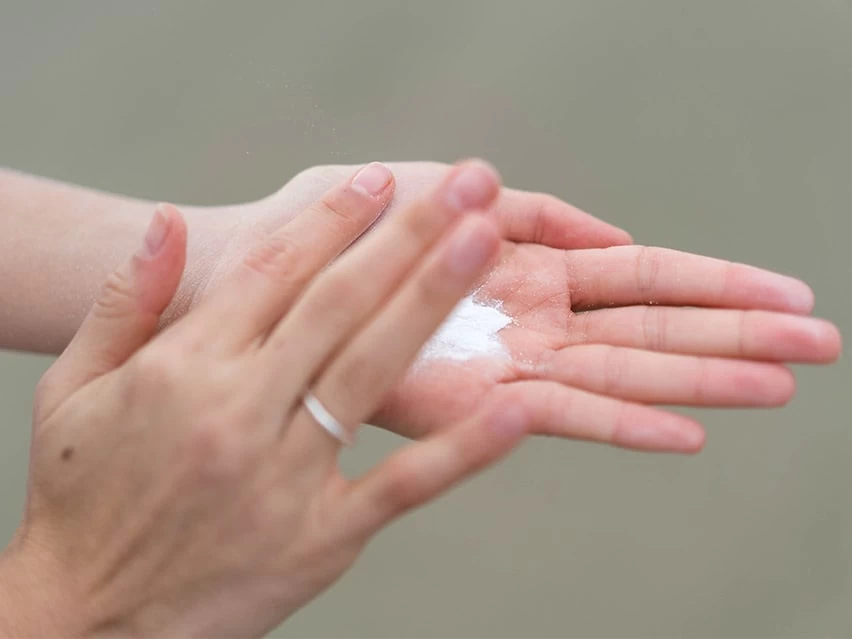 Dr. Barbara Sturm Darker Skin Tones Enzyme Cleanser 9 Dr. Barbara Sturm Darker Skin Tones Enzyme Cleanser - Image 7