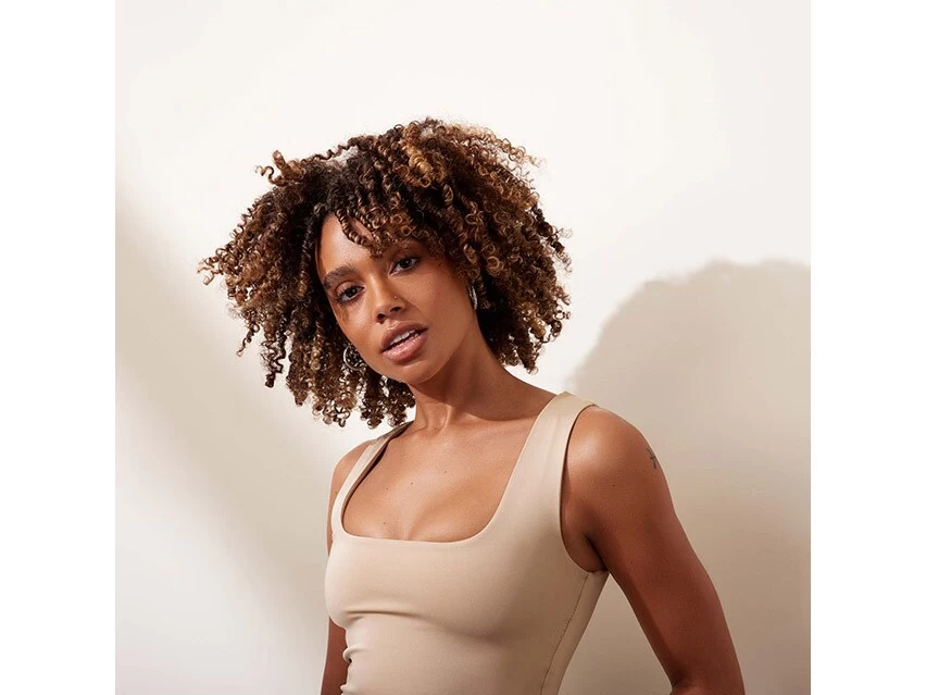 OLAPLEX Anti-Frizz Smooth & Shine Set 7 OLAPLEX Anti-Frizz Smooth & Shine Set - Image 5