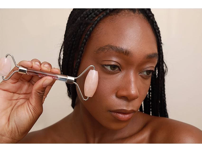 Skin Gym Rose Quartz Facial Roller & Gua Sha Workout Set 4 Skin Gym Rose Quartz Facial Roller & Gua Sha Workout Set - Image 2