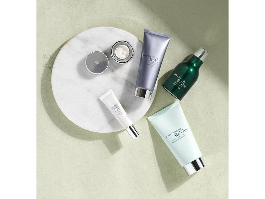 RéVive Skincare Intensite Moisturizing Lip Balm Luxe Conditioner 6 RéVive Skincare Intensite Moisturizing Lip Balm Luxe Conditioner - Image 4