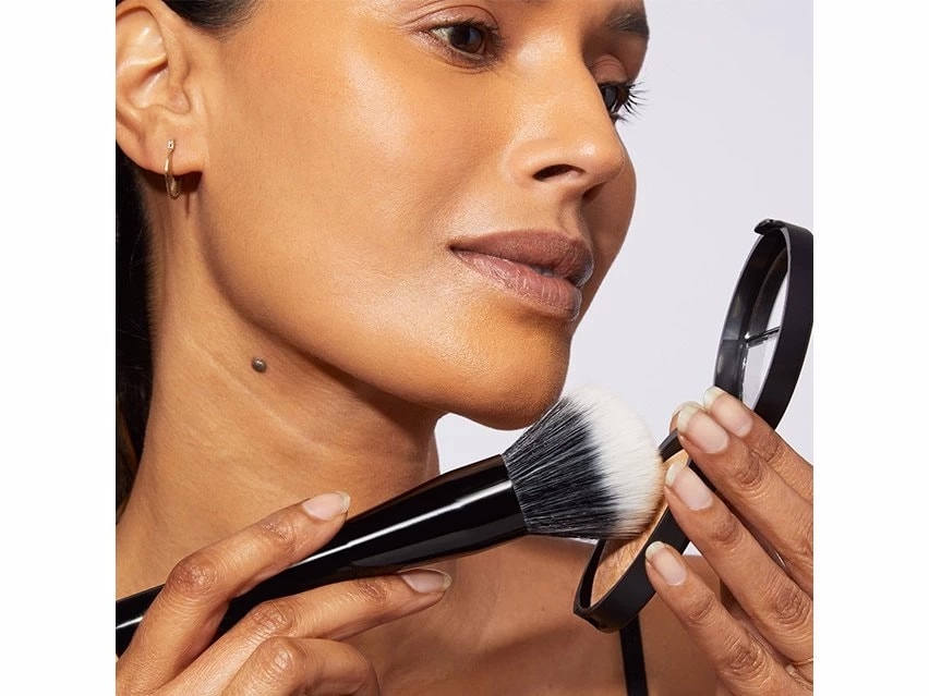 Laura Geller Full Face Powder Brush 4 Laura Geller Full Face Powder Brush - Image 2